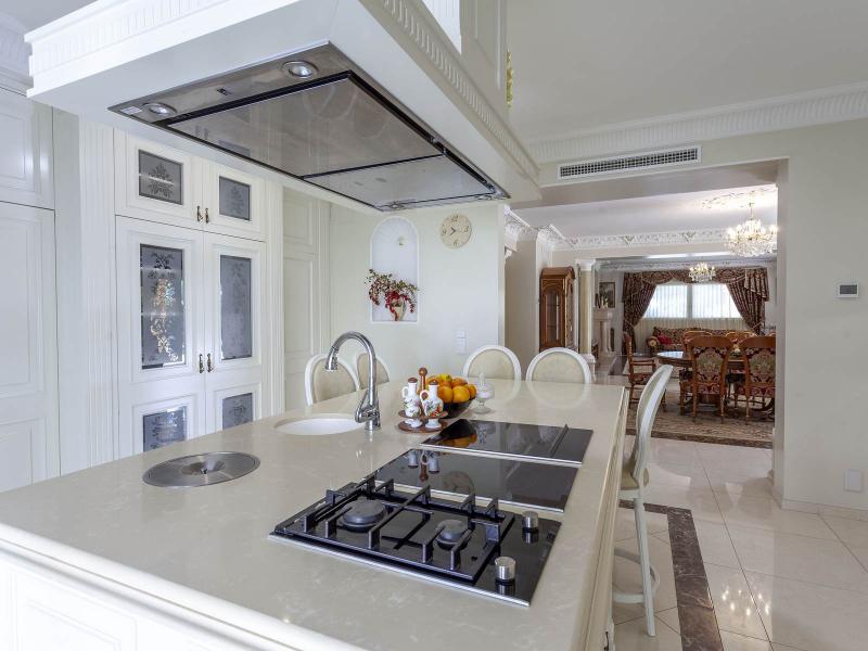 Exceptional Seven-Bedroom Villa , Valencia 