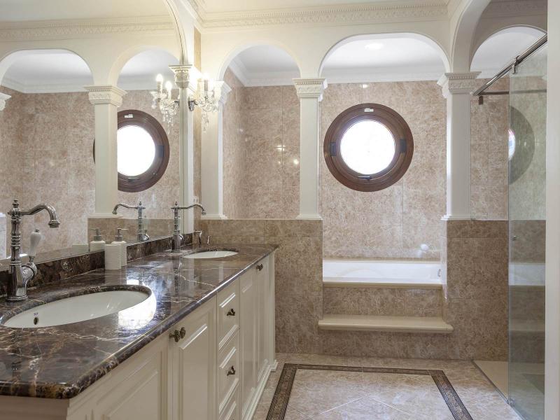 Exceptional Seven-Bedroom Villa , Valencia 