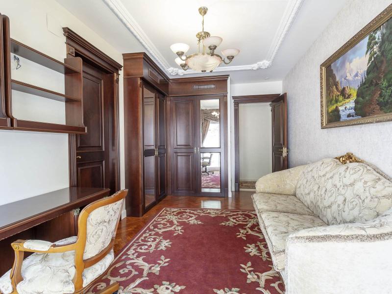 Exceptional Seven-Bedroom Villa , Valencia 