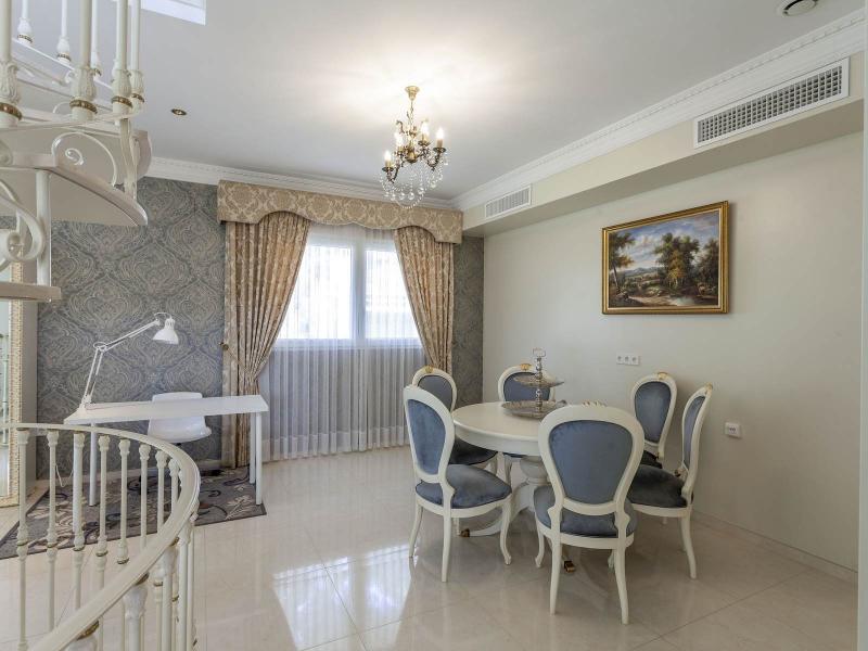 Exceptional Seven-Bedroom Villa , Valencia 