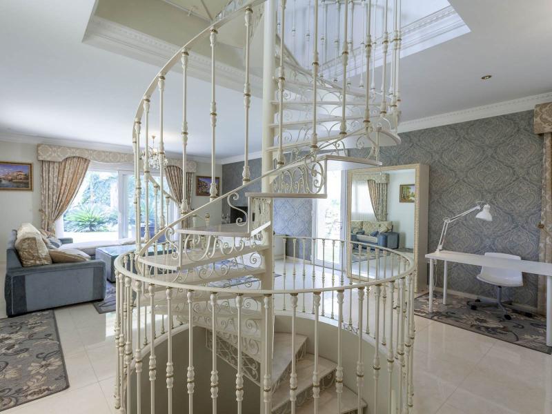 Exceptional Seven-Bedroom Villa , Valencia 