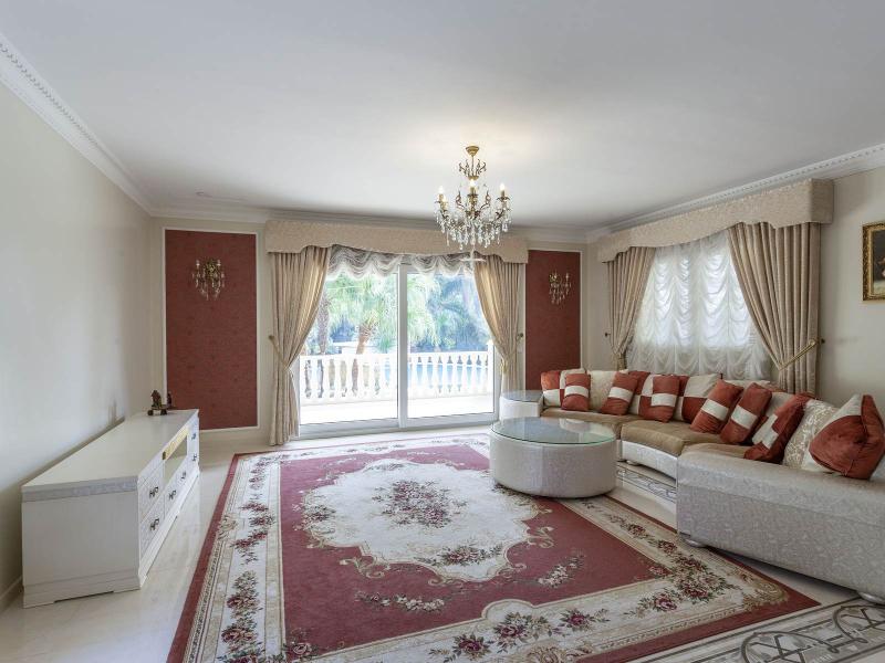 Exceptional Seven-Bedroom Villa , Valencia 