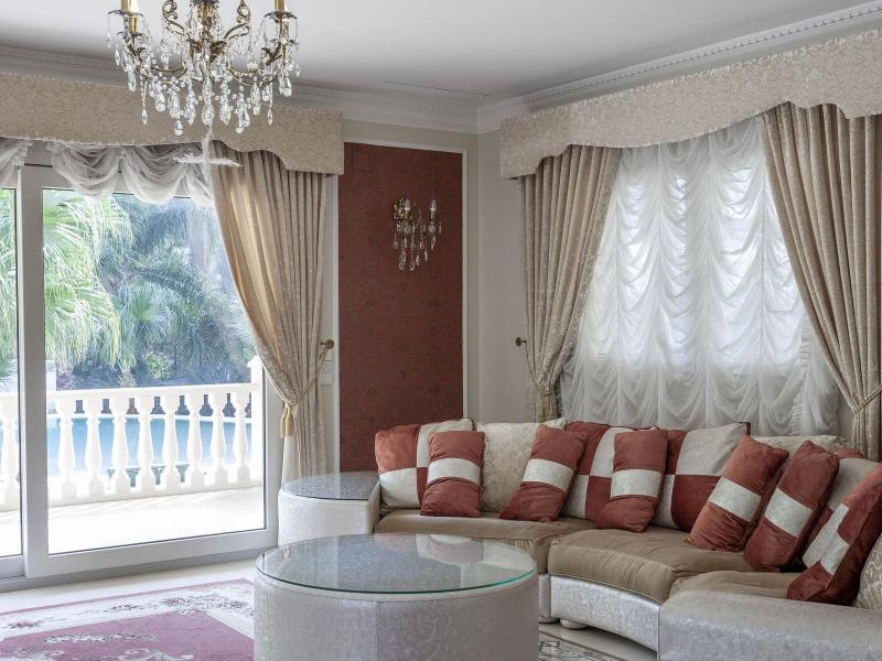 Exceptional Seven-Bedroom Villa , Valencia 
