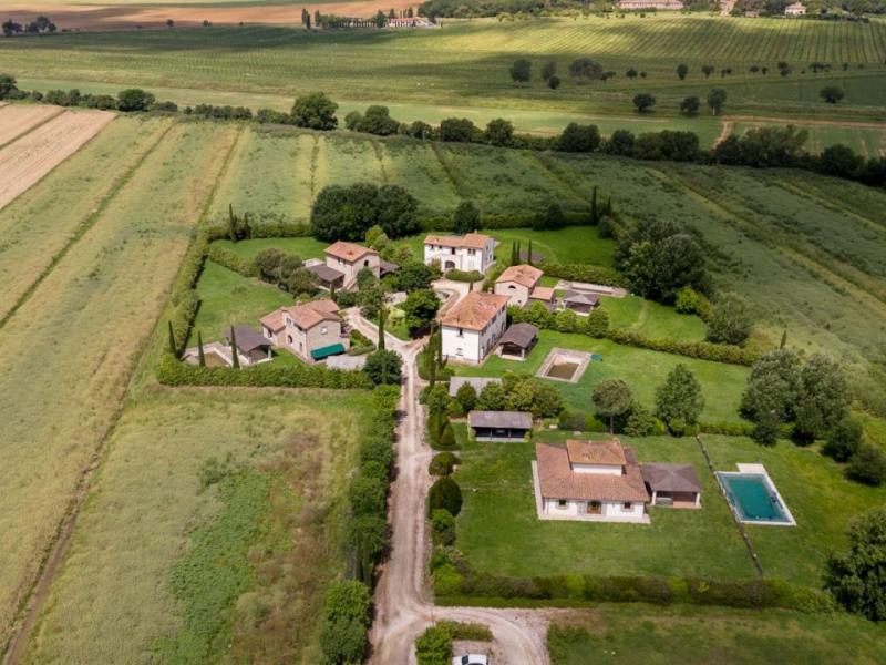 Houses for sale in Arezzo - Cortona , 