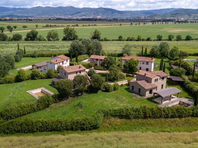 Houses for sale in Arezzo - Cortona , 