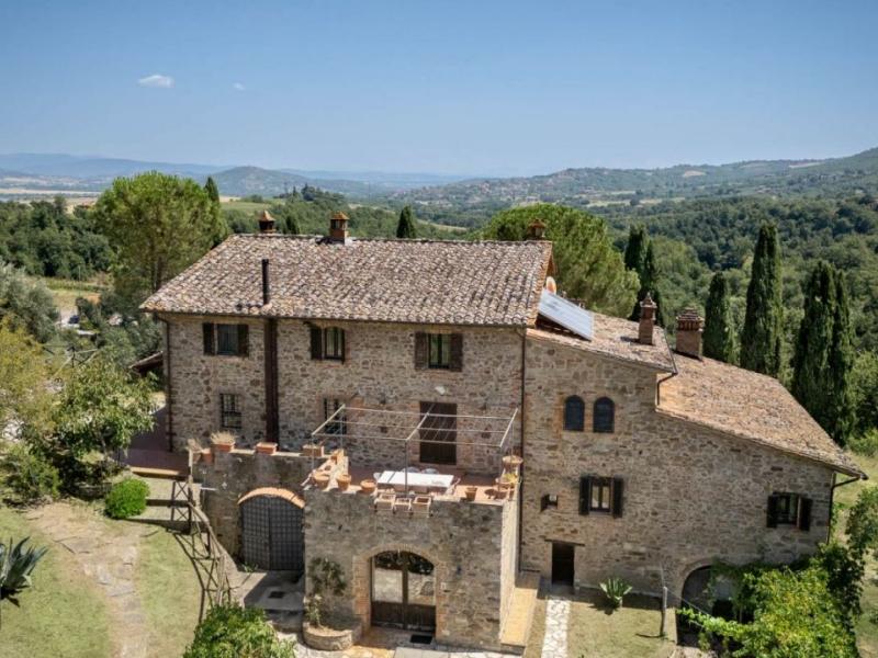 Borgo/Hamlet for sale for sale in Perugia - Piegaro , Umbria 