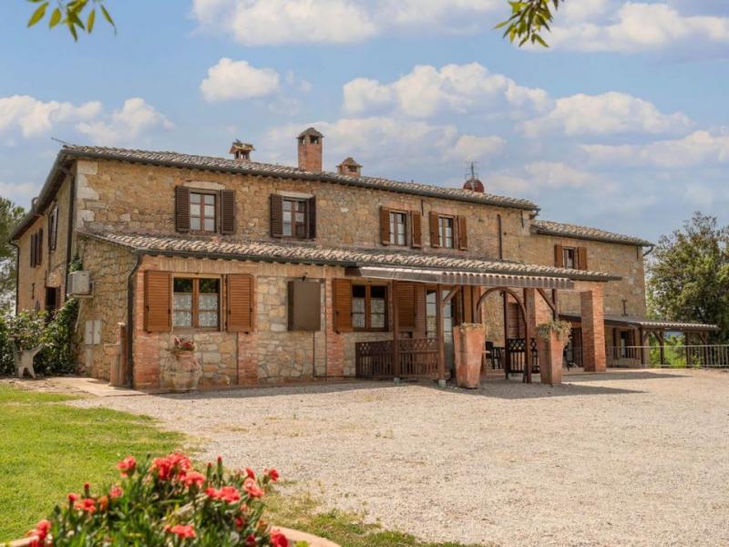 Historic Stone Villa for Sale in San Quirico d’Orcia, Tuscany , Tuscany 