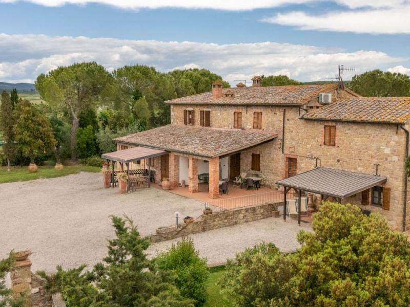 Historic Stone Villa for Sale in San Quirico d’Orcia, Tuscany , Tuscany 