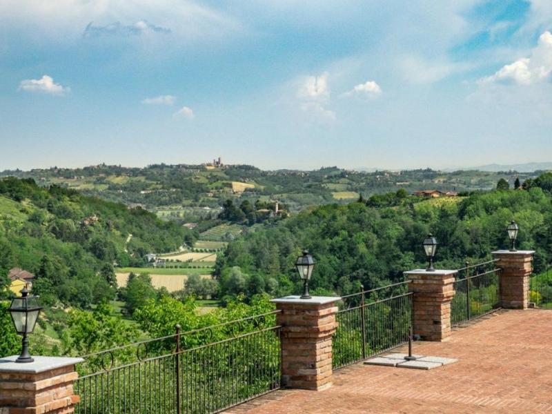 Historic Mansion with Prestigious Winery for Sale , 