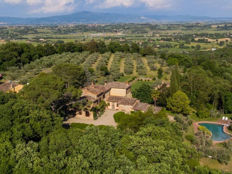 1700s Country Mansion with Pool, Spa & Guest Cottages , Tuscany 