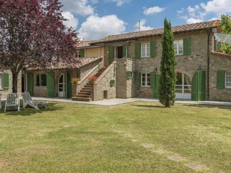 1800s Tuscan Country Villa with Pool for Sale in Cortona , Tuscany 