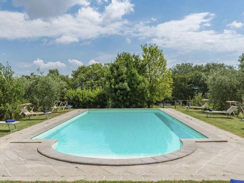 1800s Tuscan Country Villa with Pool for Sale in Cortona , Tuscany 