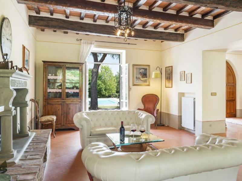 1800s Tuscan Country Villa with Pool for Sale in Cortona , Tuscany 