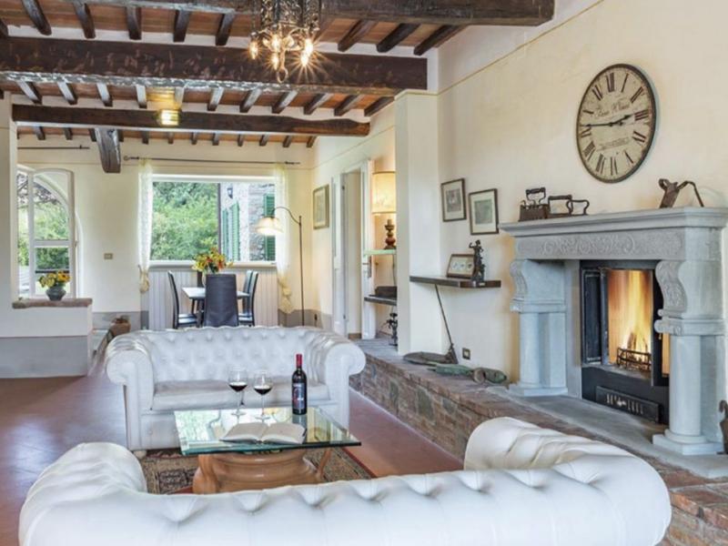 1800s Tuscan Country Villa with Pool for Sale in Cortona , Tuscany 