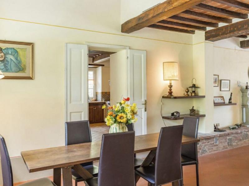 1800s Tuscan Country Villa with Pool for Sale in Cortona , Tuscany 
