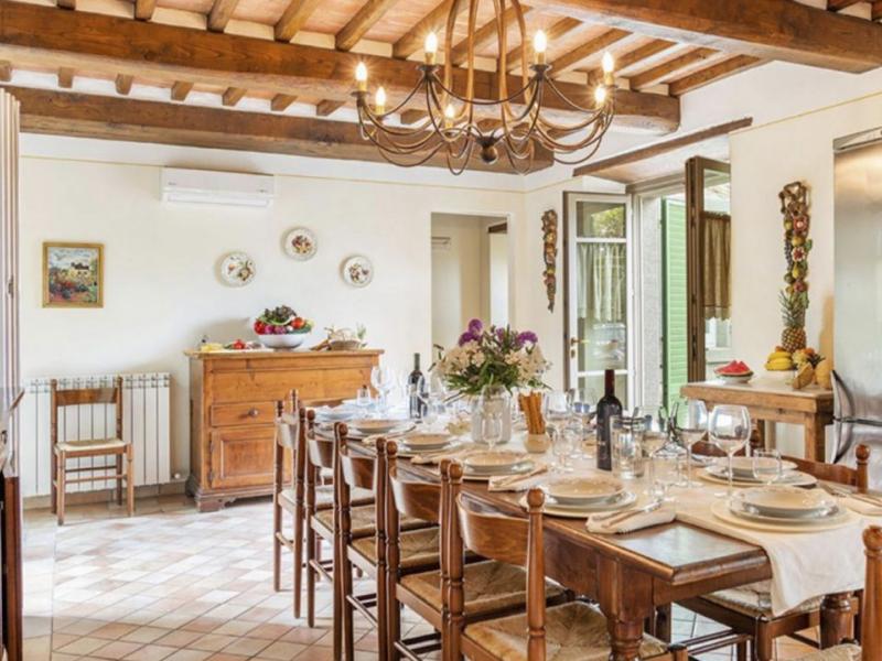 1800s Tuscan Country Villa with Pool for Sale in Cortona , Tuscany 