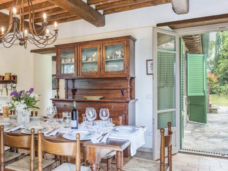 1800s Tuscan Country Villa with Pool for Sale in Cortona , Tuscany 