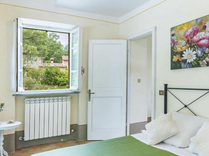 1800s Tuscan Country Villa with Pool for Sale in Cortona , Tuscany 
