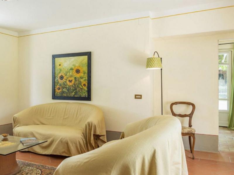 1800s Tuscan Country Villa with Pool for Sale in Cortona , Tuscany 