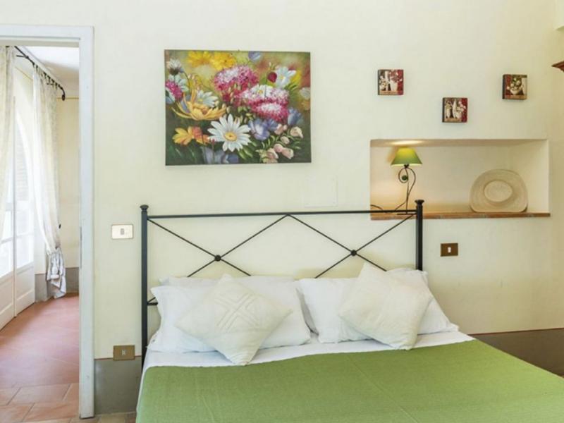 1800s Tuscan Country Villa with Pool for Sale in Cortona , Tuscany 