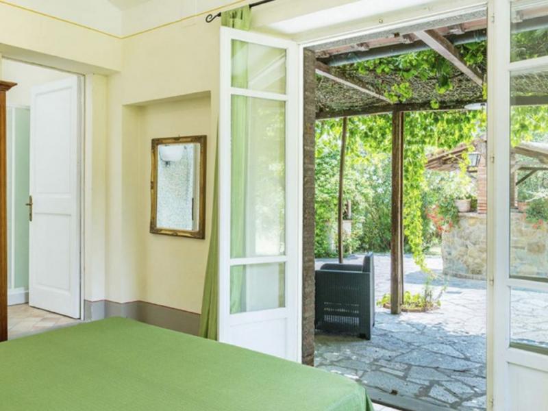1800s Tuscan Country Villa with Pool for Sale in Cortona , Tuscany 