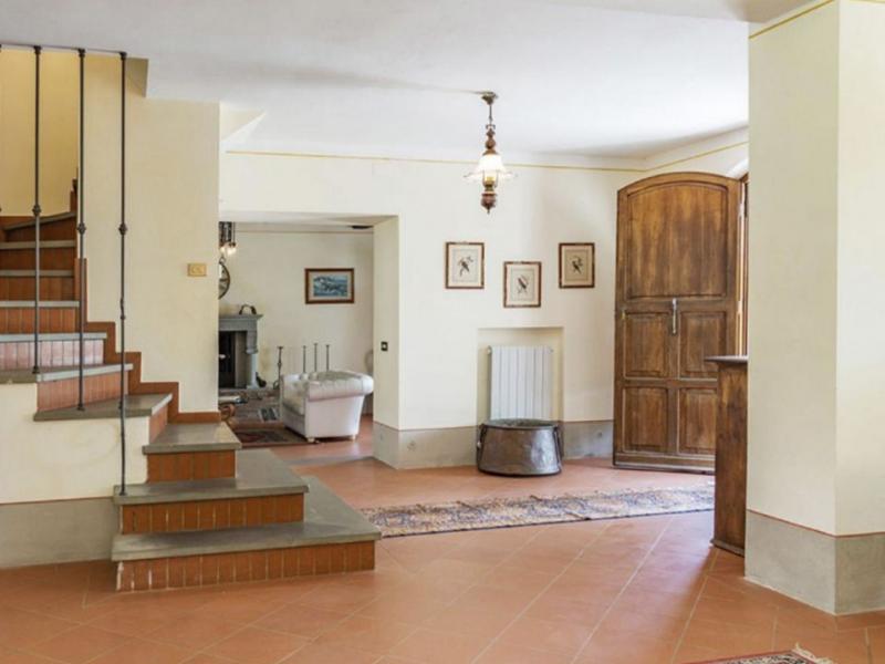 1800s Tuscan Country Villa with Pool for Sale in Cortona , Tuscany 
