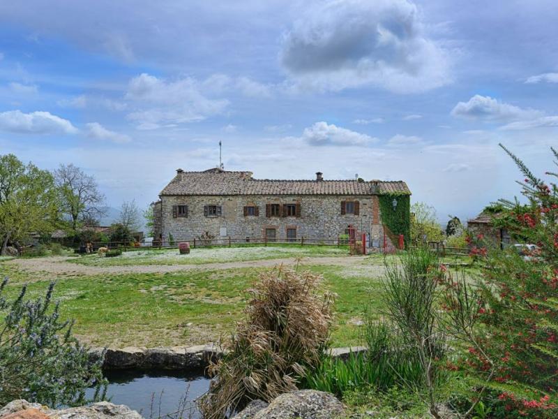 Tuscan Equestrian Estate with Farmhouse , Tuscany 