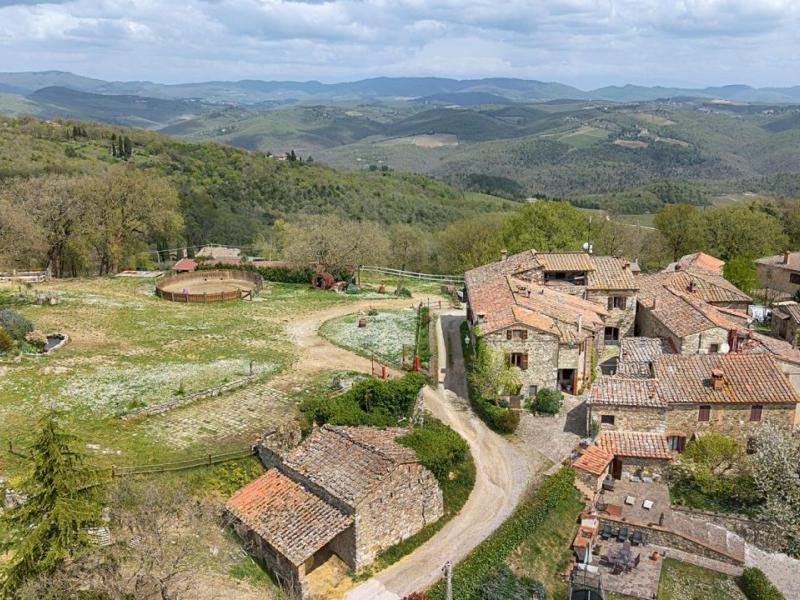 Tuscan Equestrian Estate with Farmhouse , Tuscany 