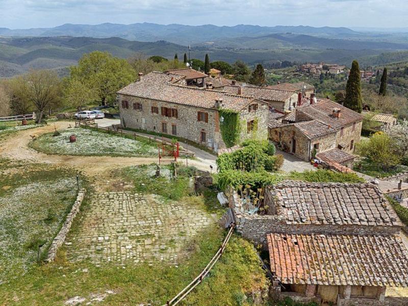 Tuscan Equestrian Estate with Farmhouse , Tuscany 