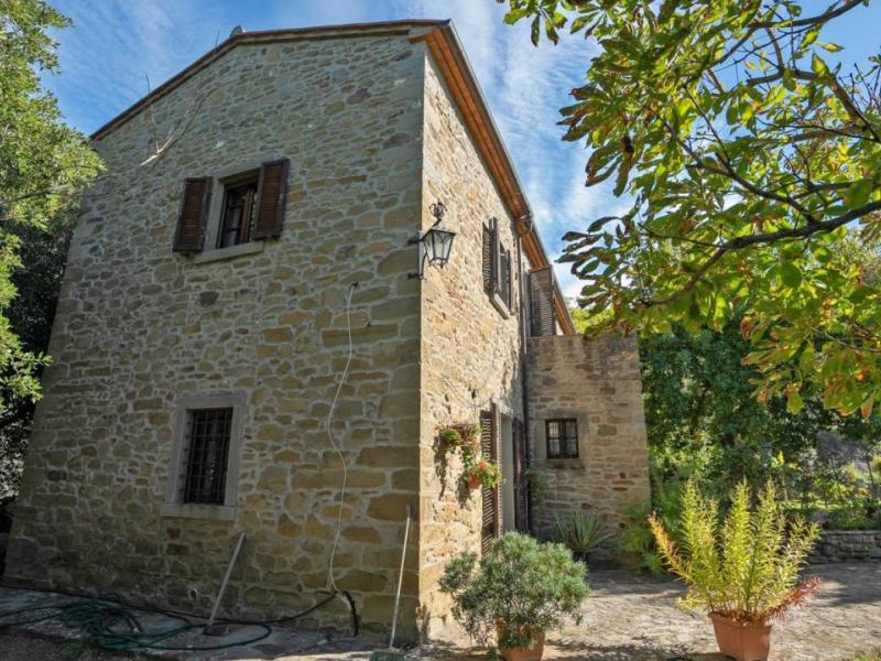 Restored Stone Country House with Pool and Olive Grove for Sale Near Cortona , Tuscany 