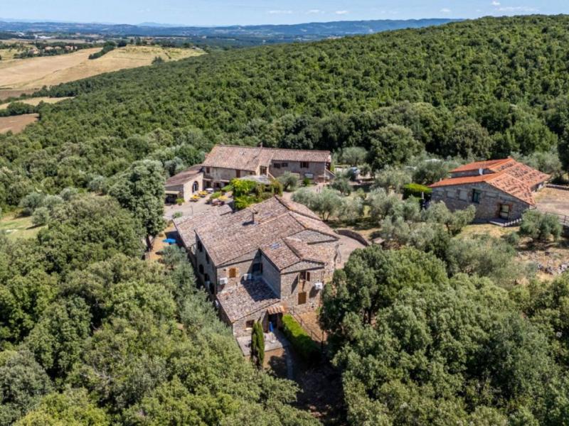 Exclusive Tuscan Hamlet with Hospitality Business , Tuscany 