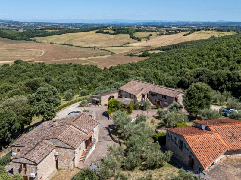 Exclusive Tuscan Hamlet with Hospitality Business , Tuscany 