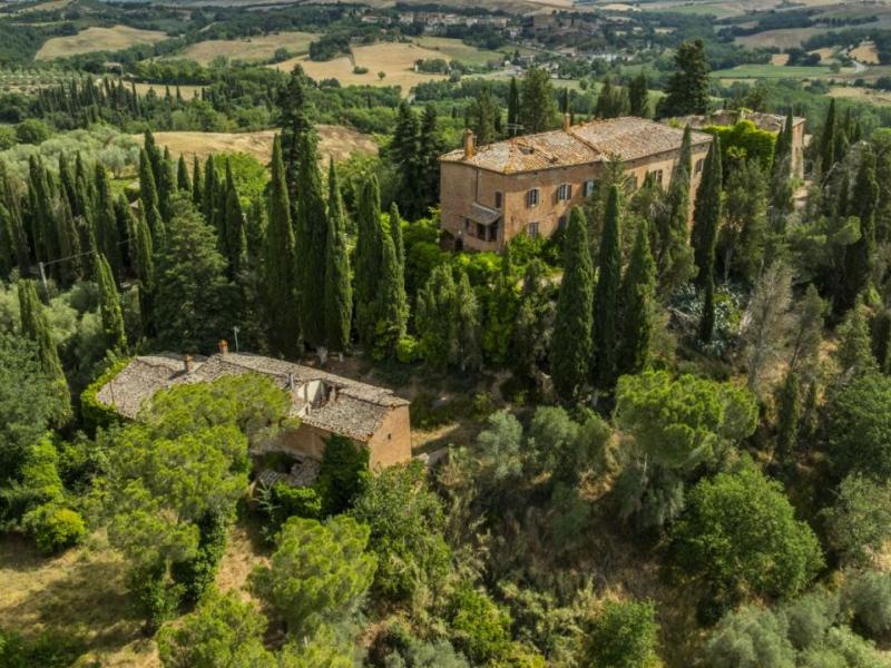 Historic Castle Estate for Sale in Montalcino with 180 Hectares & Luxury Development Potential , Tuscany 