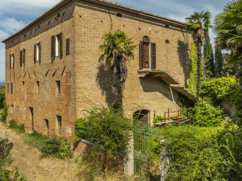 Historic Castle Estate for Sale in Montalcino with 180 Hectares & Luxury Development Potential , Tuscany 