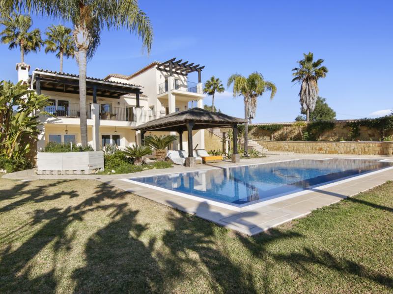 4 Bedroom Villa for sale in Estepona East Estepona , Estepona 