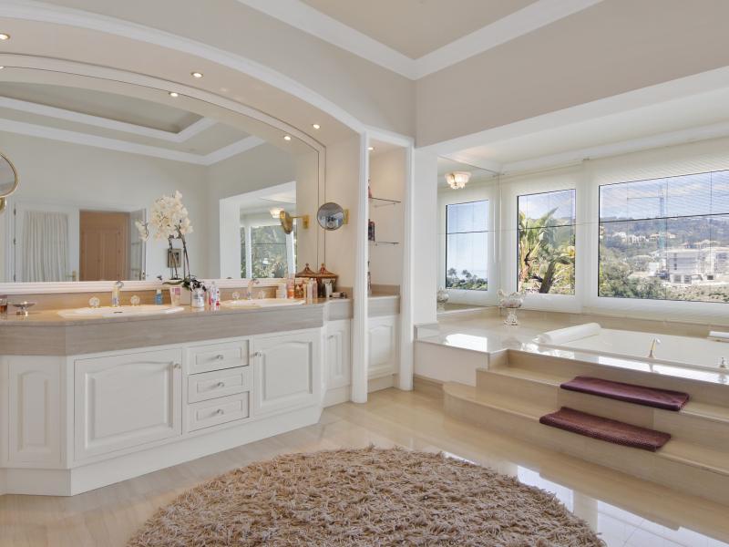 6 Bedroom Luxury Villa for Sale in La Zagaleta, Benahavís , La Zagaleta 