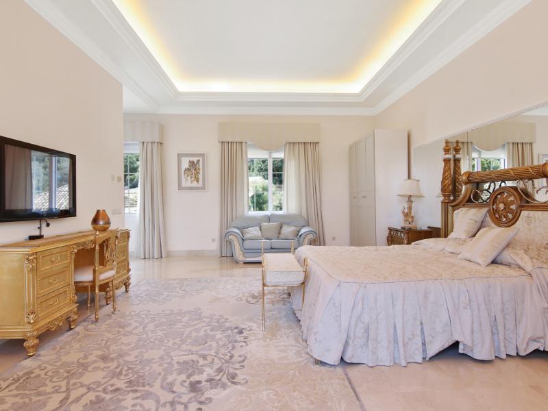 6 Bedroom Luxury Villa for Sale in La Zagaleta, Benahavís , La Zagaleta 