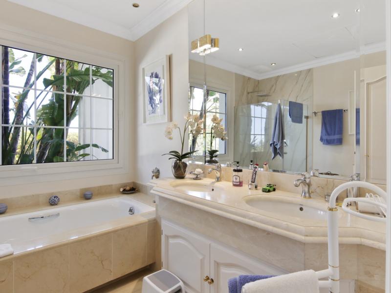 6 Bedroom Luxury Villa for Sale in La Zagaleta, Benahavís , La Zagaleta 