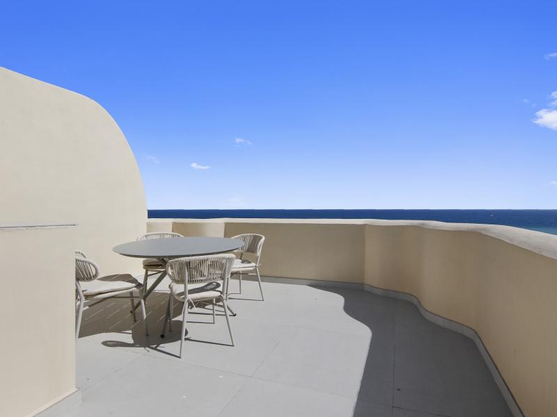 1 Bedroom Penthouse for sale in Estepona Town , Estepona 