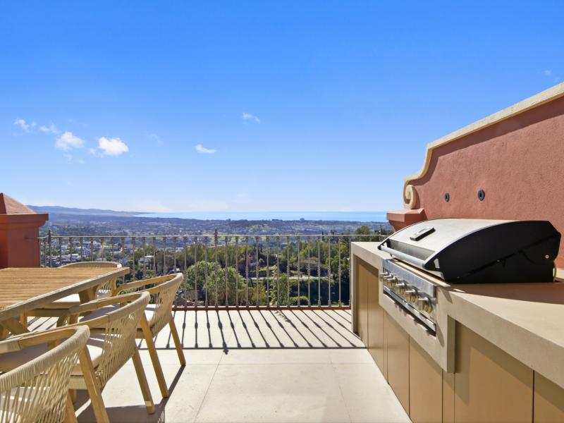 4 Bedrooms Duplex Penthouse for sale in Monte Halcones Benahavis , Benahavis 