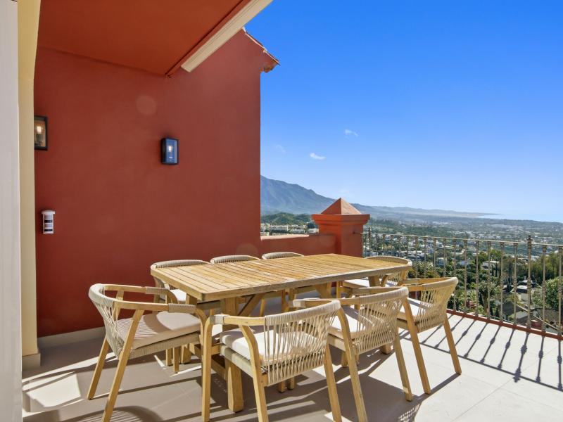 4 Bedrooms Duplex Penthouse for sale in Monte Halcones Benahavis , Benahavis 