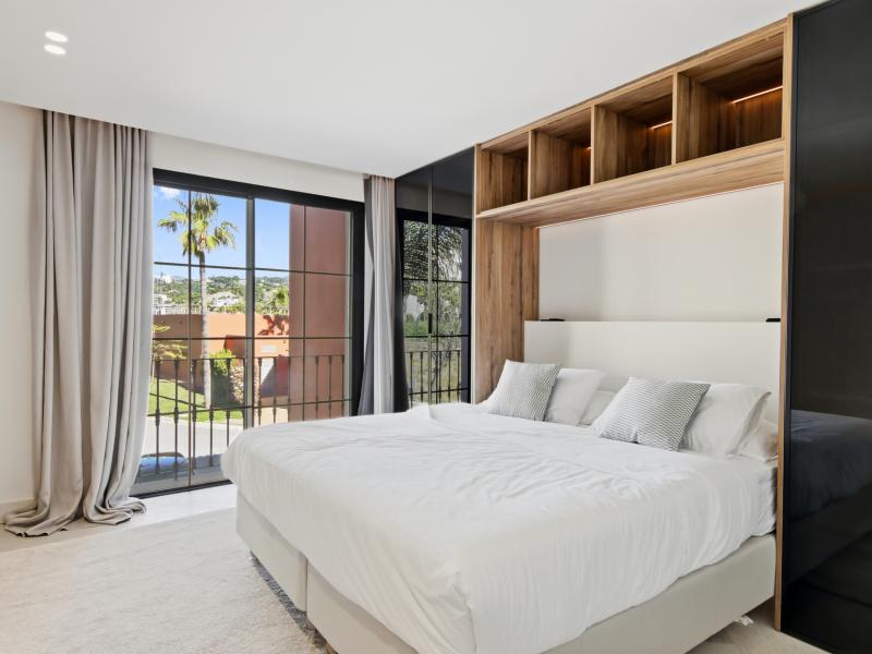 4 Bedrooms Duplex Penthouse for sale in Monte Halcones Benahavis , Benahavis 