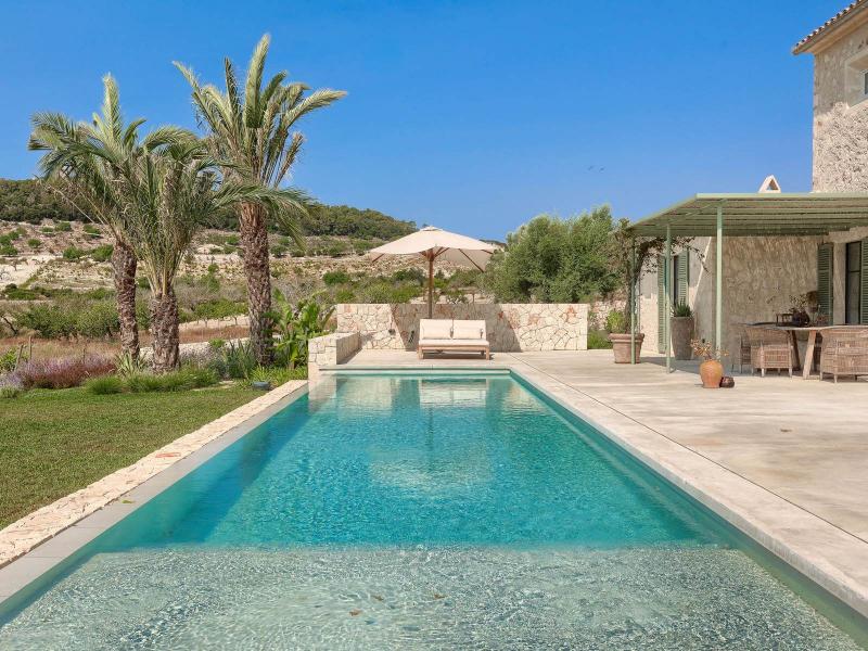 New-Build Finca with Vineyard & Guest House , Central 