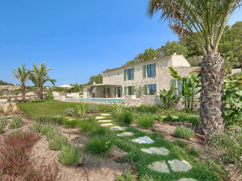 New-Build Finca with Vineyard & Guest House , Central 