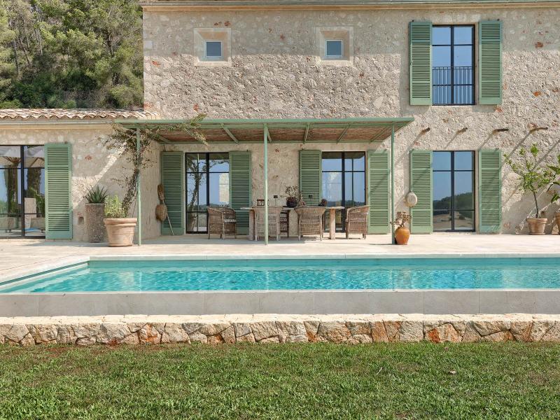 New-Build Finca with Vineyard & Guest House , Central 