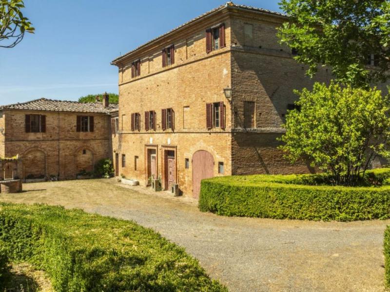 Historic Hamlet and Estate with Olive Grove for Sale in Buonconvento, Siena, Tuscany , Tuscany 