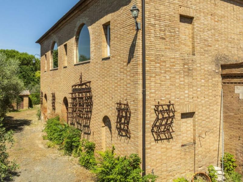 Historic Hamlet and Estate with Olive Grove for Sale in Buonconvento, Siena, Tuscany , Tuscany 