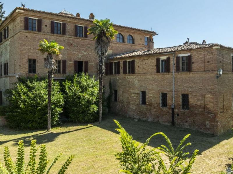 Historic Hamlet and Estate with Olive Grove for Sale in Buonconvento, Siena, Tuscany , Tuscany 