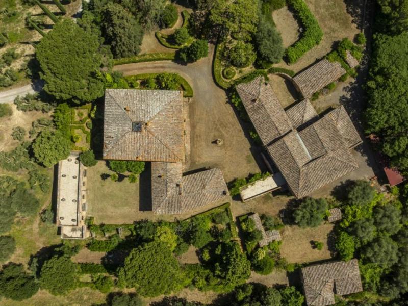 Historic Hamlet and Estate with Olive Grove for Sale in Buonconvento, Siena, Tuscany , Tuscany 