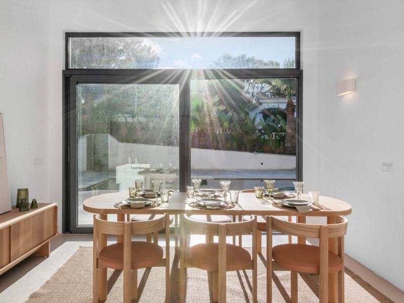 Contemporary 4-Bedroom Villa with Pool , 